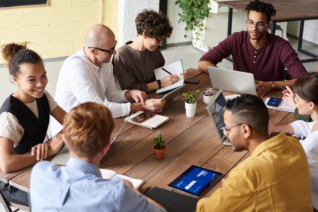 Group meeting demonstrating different communication styles between introverts and extroverts